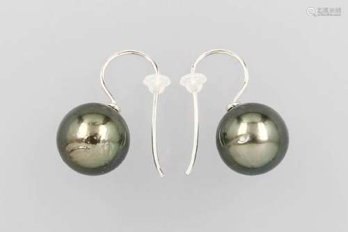 Pair of 14 kt gold earrings with cultured pearls