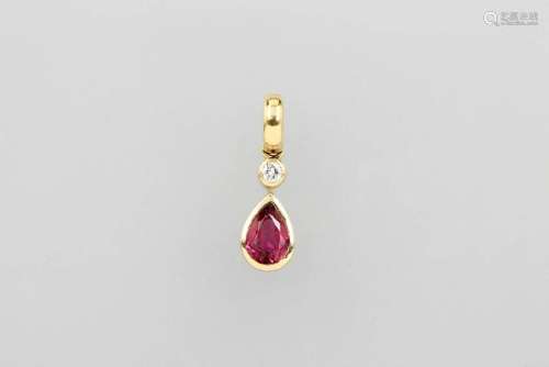 18 kt gold pendant with tourmaline and brilliant