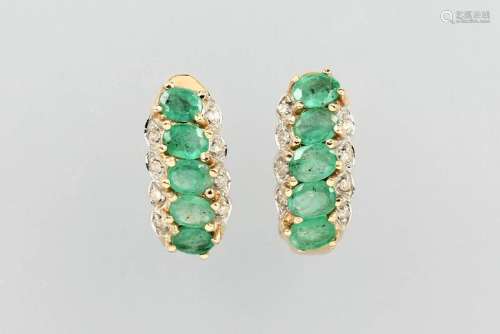 Pair of 14 kt gold earrings with emeralds and diamonds