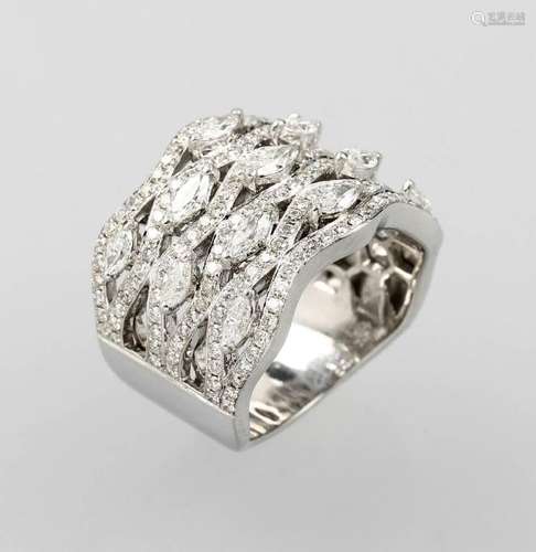 18 kt gold ring with diamonds