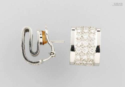 Pair of 18 kt gold earrings with diamonds