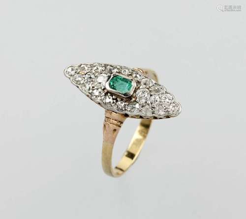 Ring with emerald and diamonds, YG 750/000 and platinum