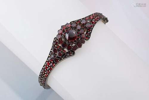 Bangle with garnets, Bohemia approx. 1880s