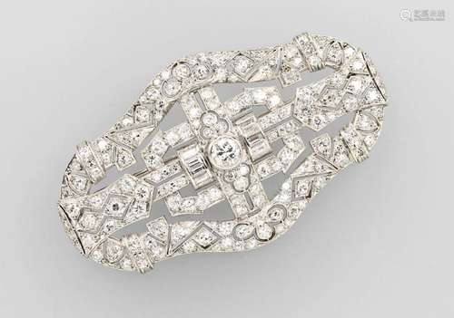 Platinum Art-Deco brooch with diamonds