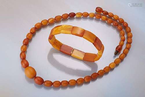 Necklace and bracelet made of amber