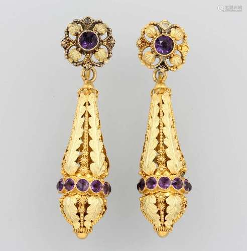 Pair of 18 kt gold earrings with amethysts