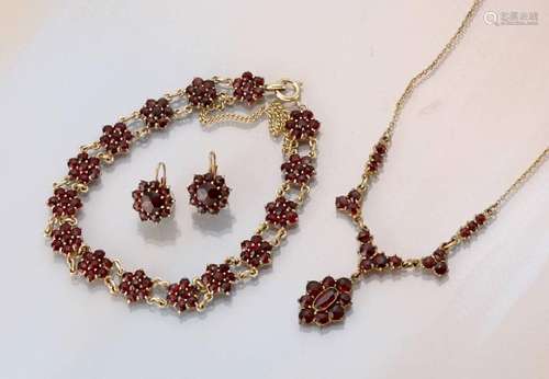 Lot with garnets, Berlin 1930s, metal gilded