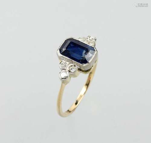 18 kt gold ring with sapphire and diamonds