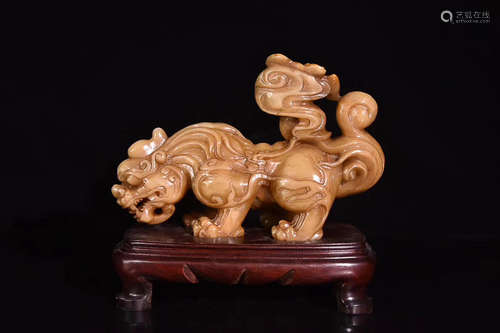 A SHOU SHAN ROSS QUARTZ AUSPICIOUS ANIMAL ORNAMENTS