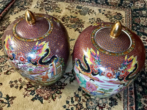 A PAIR OF CANTON ENAMEL MANCHU PEOPLE DESIGN COVERED JAR