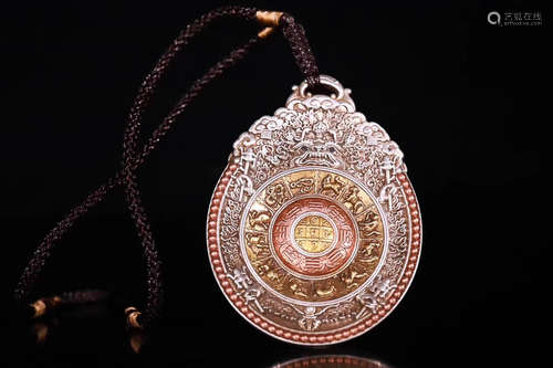 A MING DYNASTY GILT SILVER PALACE GOSSIP PENDANT