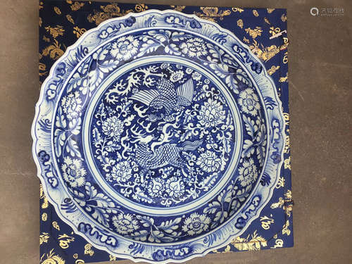 A YUAN DYNASTY BLUE&WHITE FLOWER SHAPED MOUTH PLATE