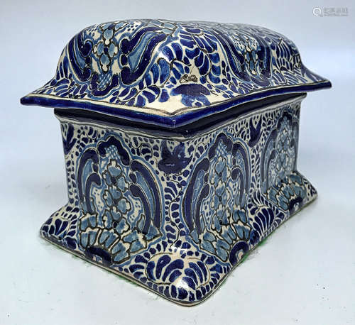 A BLUE AND WHITE PORCELAIN COFFIN