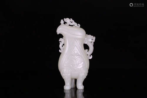 A QING DYNASTY OLD HETIAN JADE VASE