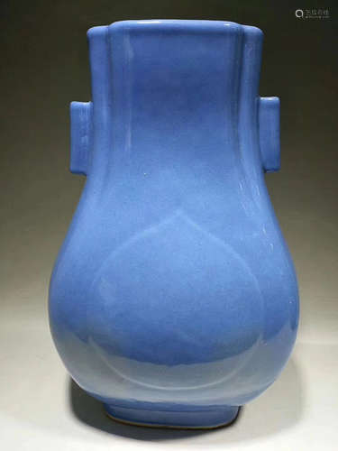 A MONOCHROME GLAZE VASE, LATE QING DYNASTY