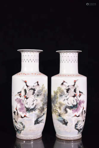 A PAIR OF FAMILLE ROSE VASE WITH PATTERN OF PINE AND CRANCE