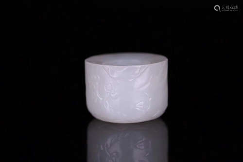 A HETIAN WHITE JADE THUMB RING