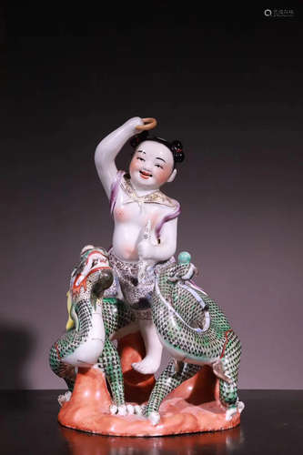 A FAMILLE ROSE CARVING PORCELAIN STATUE