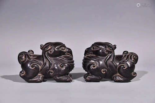 A PAIR OF RED SANDALWOOD BIRD HEAD ANIMAL BODY ORNAMENTS