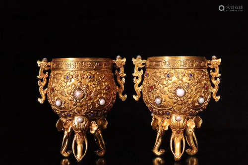 AN IMPERIAL PALACE BRONZE GILT TRIPOD ELEPHANT NOSE SHAPED CUP, QING DYNASTY