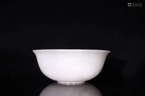 A QING DYNASTY HETIAN JADE BOWL