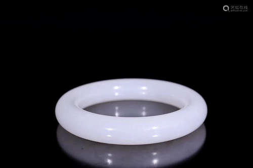 A HETIAN JADE SUET WHITE JADE BRACELET, QING DYNASTY