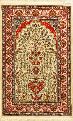 Extremely Fine Silk Hereke Rug '14 x 14' Knotting