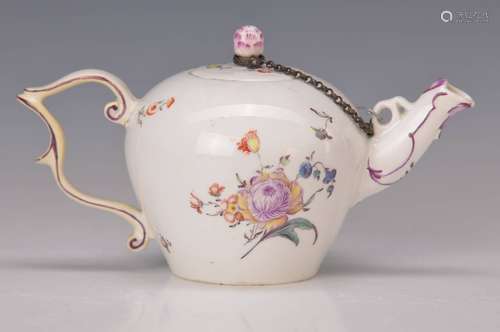 Small tea pot