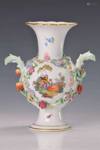 pompous vase with painting in Watteau-Style