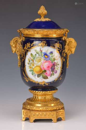 lidded vase