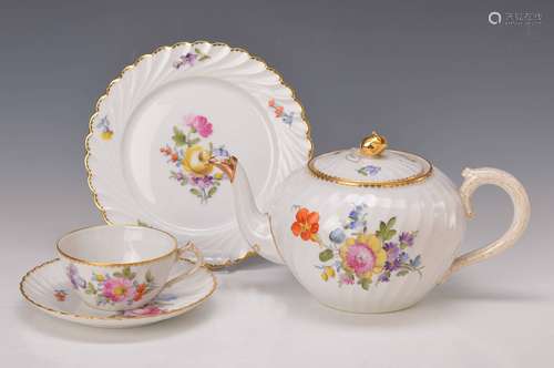 tea set for 12 people