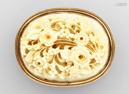 Brooch with ivory