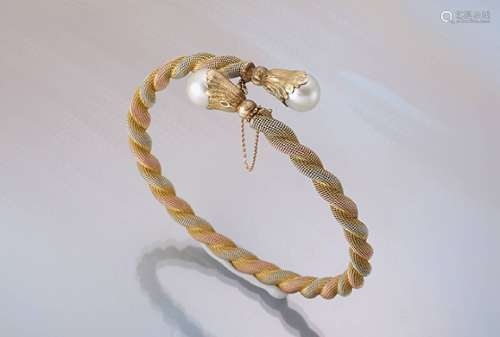 Bangle with pearls