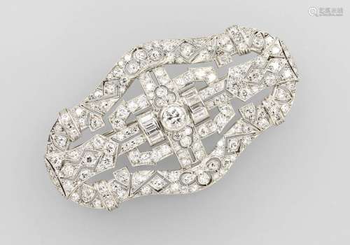 Platinum Art-Deco brooch with diamonds