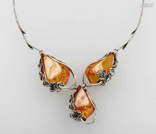 Necklace with amber