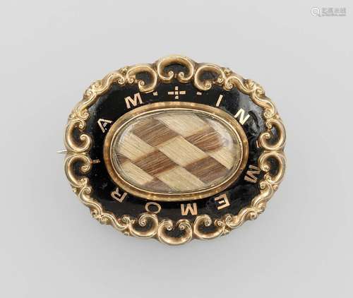 8 kt gold brooch with hairinlay