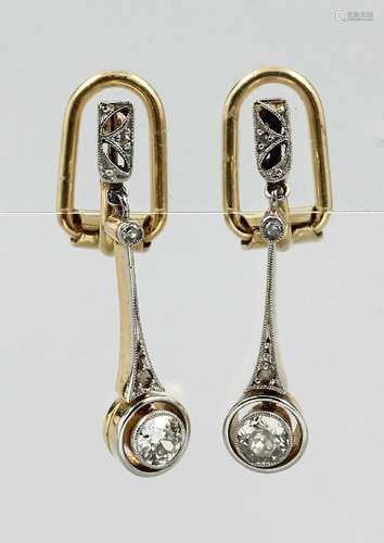 Pair of 14 kt gold Art-Deco clip earrings withdiamonds