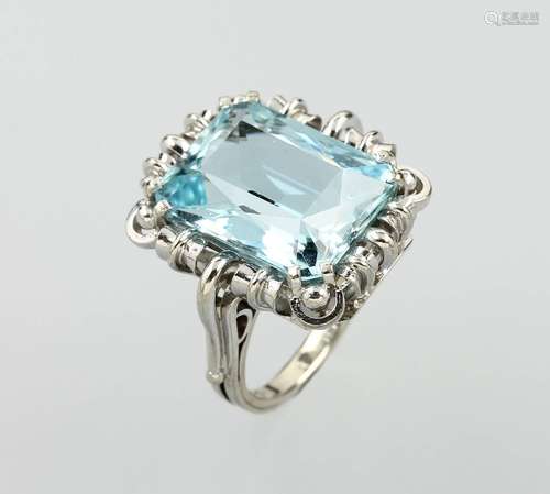 14 kt gold ring with aquamarine