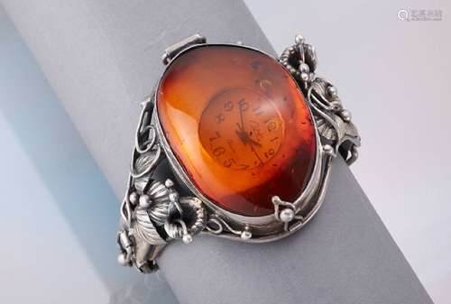 Bangle with amber