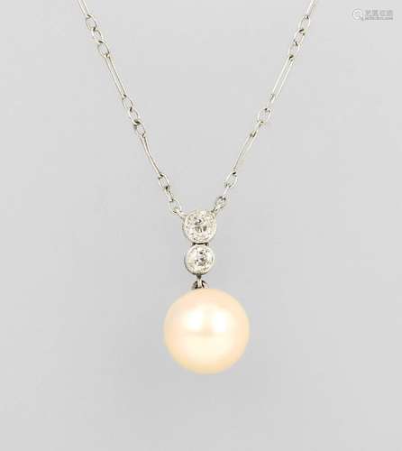 Necklace with cultured pearl and diamonds