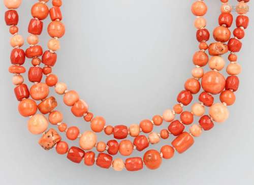 Extra-long necklace of corals