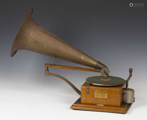 A late 19th century Berliner gramophone by 'The Gramophone Company'