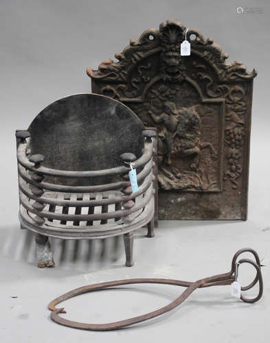 A 20th century cast iron bowfront fire grate