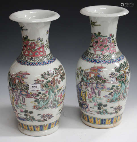 A pair of late 20th century Chinese porcelain vases