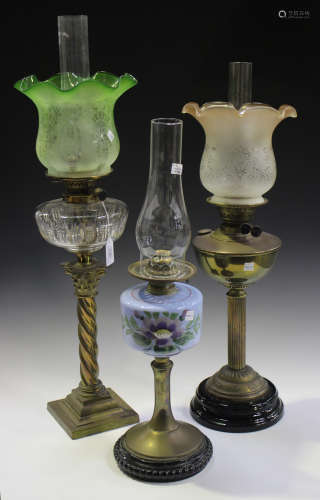 An Edwardian brass and cut glass table oil lamp with a green acid etched shade