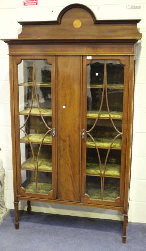 An Edwardian mahogany display cabinet with inlaid decoration