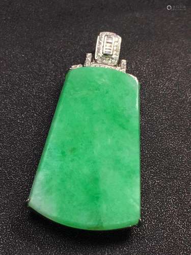 NATURAL JADEITE 18K GOLD DIAMOND SQUARE PLAQUE PENDANT