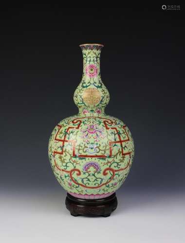 CHINESE PORCELAIN YELLOW GROUND FAMILLE ROSE GOURD VASE