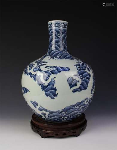 CHINESE PORCELAIN BLUE AND WHITE DRAGON TIANQIU VASE