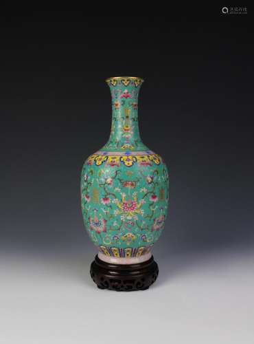 CHINESE PORCELAIN FAMILLE ROSE VASE